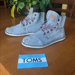 TOMS Suede Desert Boots/Chukka Boots RARE